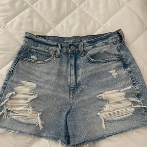 American eagle size 6 mom shorts